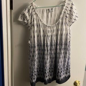 Liz Claiborne Black and White Patterned Top